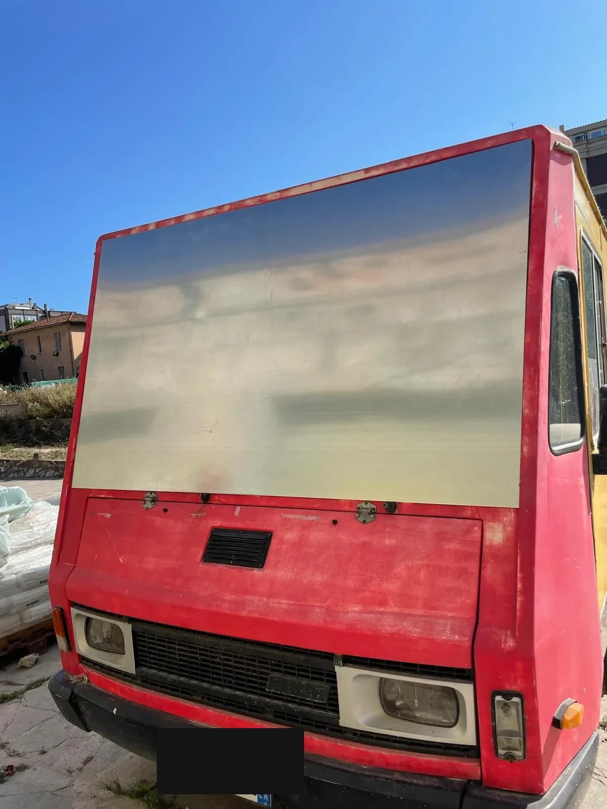 Parabrezza di un veicolo in officina
